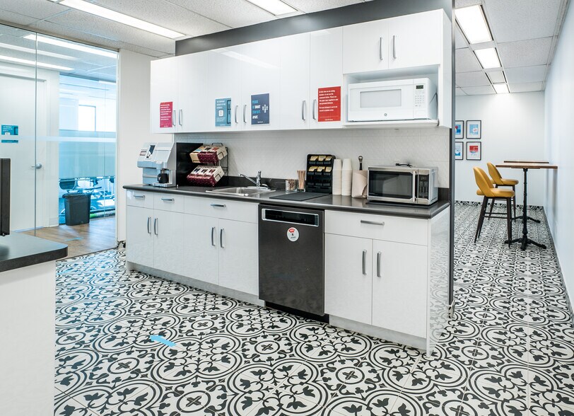 More Photos Of 180 Dundas St W, Toronto Coworking Space