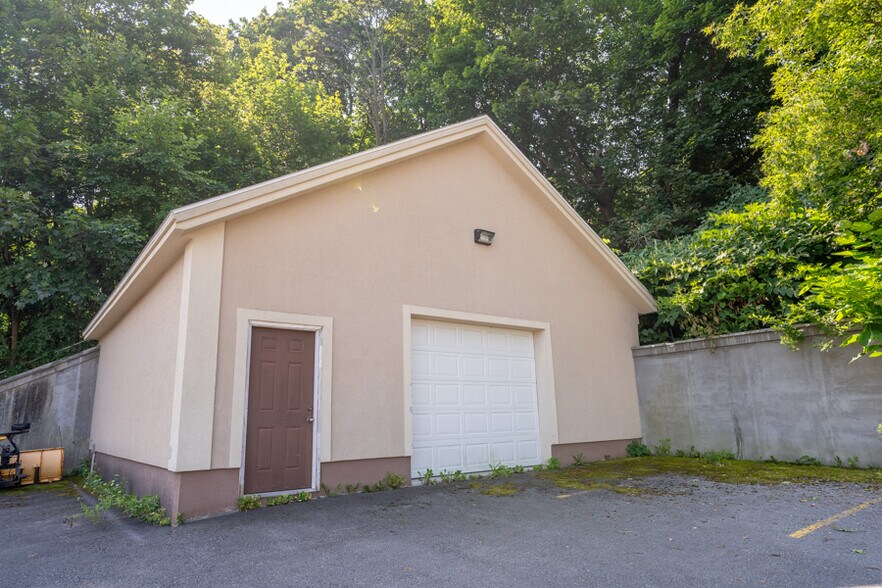 More Photos Of 142-146 E Main St, Ilion Specialty For Sale