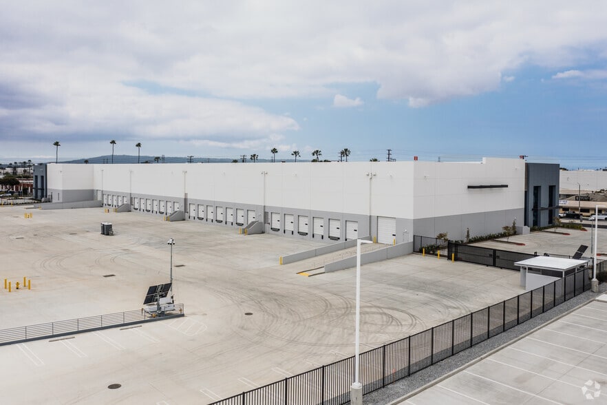 More Photos Of 112 W Alondra Blvd, Gardena Unknown For Lease