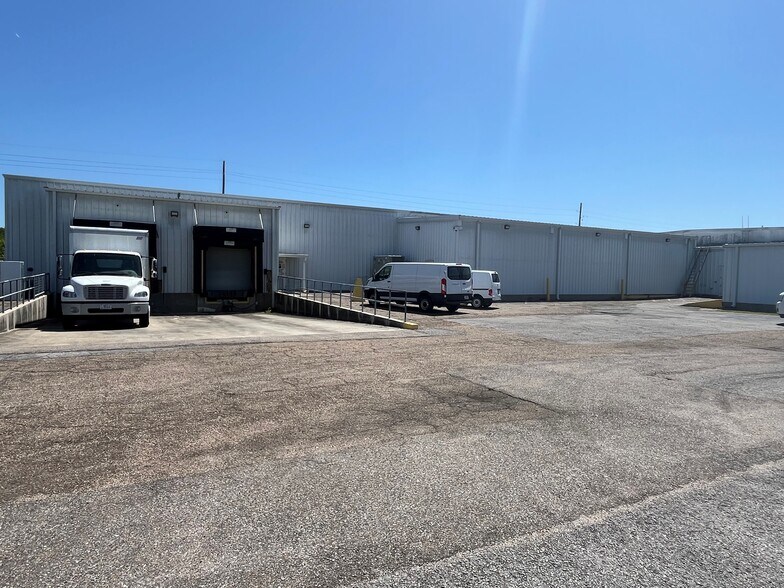 More Photos Of 4301 Poche Ct W, New Orleans Warehouse For Lease