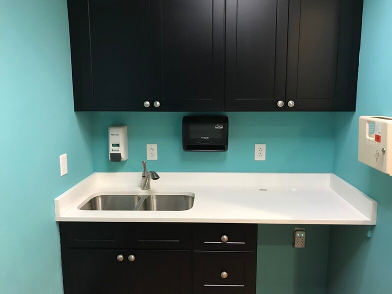 More Photos Of 7961 Hwy 92, Woodstock Medical For Lease