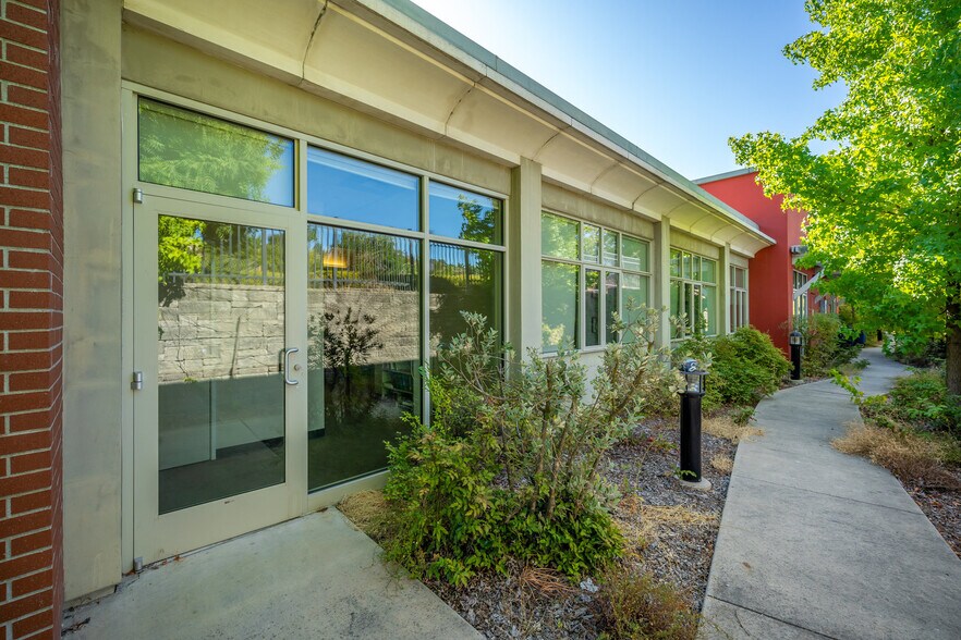 More Photos Of 102 S Vine St, Paso Robles Office For Lease