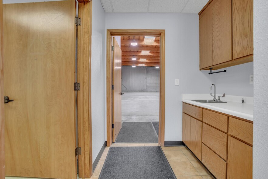 More Photos Of 1275 Venture Ln, Turlock Warehouse For Lease