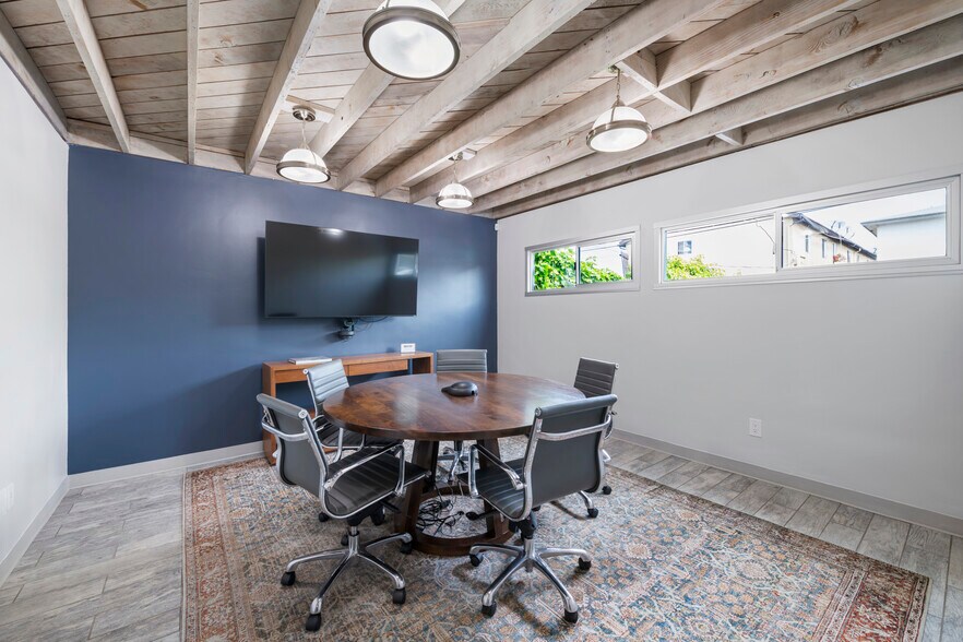 More Photos Of 5723 Melrose Ave, Los Angeles Office For Lease