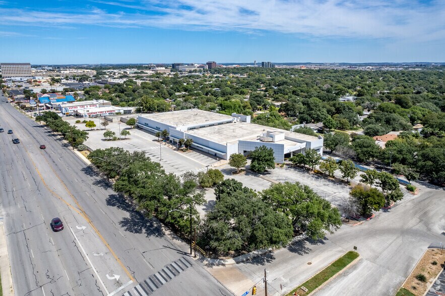 More Photos Of 7000 San Pedro Ave, San Antonio Office For Sale