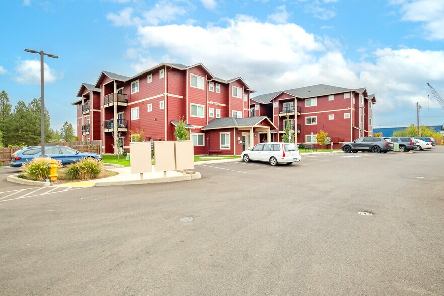 More Photos Of 13001 S Crompton's Ln, Molalla Apartments For Sale