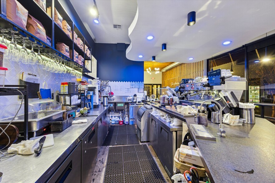 More Photos Of 2135-2147 Westheimer Rd, Houston Unknown For Lease