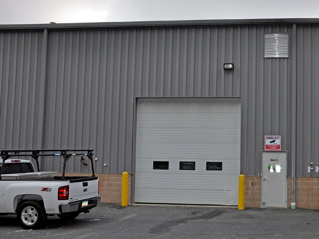More Photos Of 50 Beaver Brook Rd, Danbury Warehouse For Lease