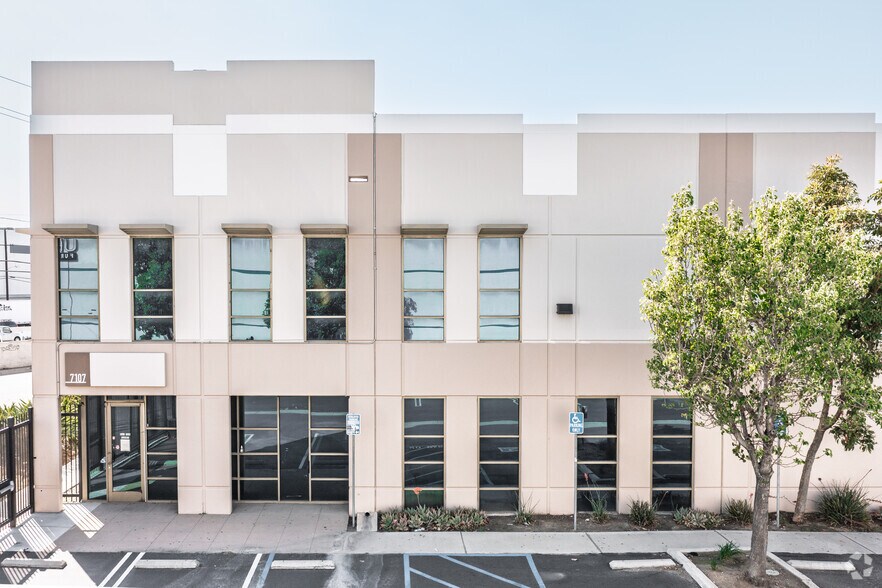 More Photos Of 7125 Telegraph Rd, Montebello Warehouse For Lease