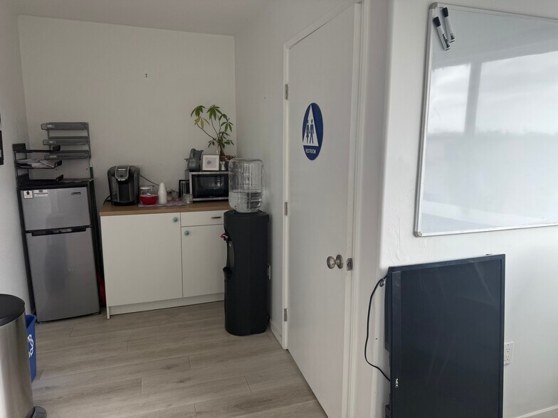 More Photos Of 4312-4320 Voltaire St, San Diego Storefront Retail Office For Lease