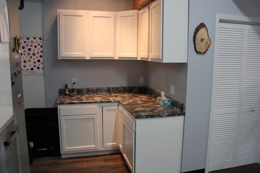 More Photos Of 446 S Main St, Winner General Retail For Sale