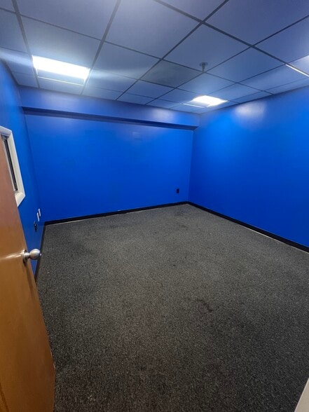 More Photos Of 8501-8585 Atlas Dr, Gaithersburg Warehouse For Lease