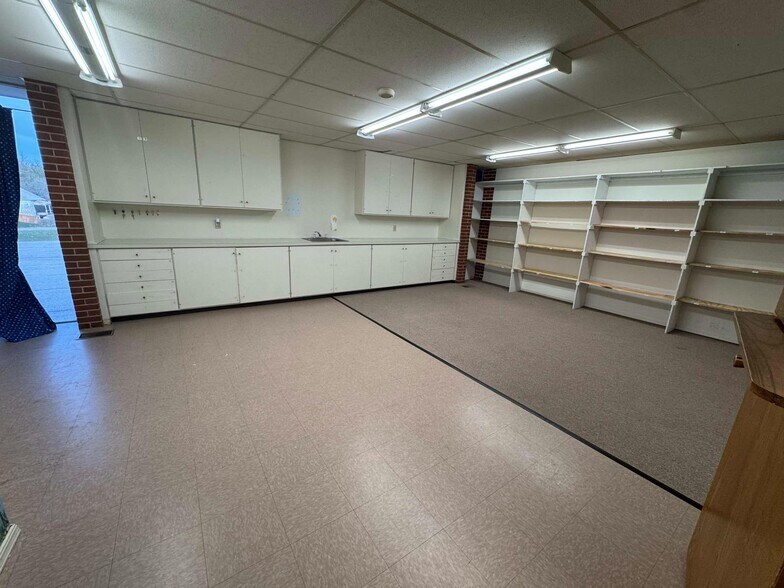 More Photos Of 1810 E Broadway Ave, Enid Flex For Sale