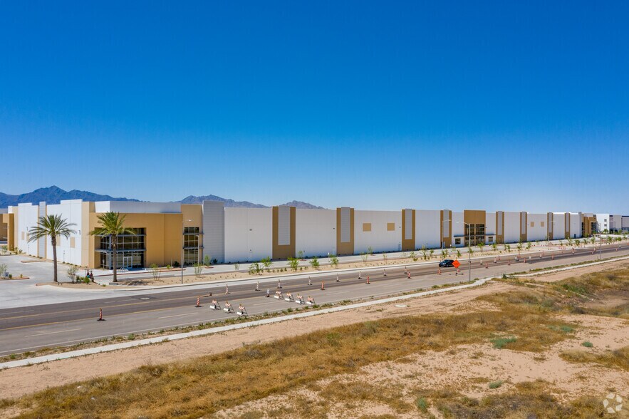 More Photos Of 7825 W Buckeye Rd, Phoenix Distribution For Lease