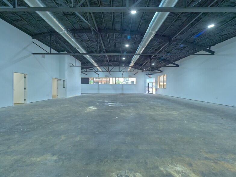 More Photos Of 18 S Main St, Brooksville Office For Lease