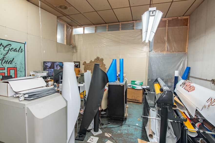 More Photos Of 4128 Hayward Ave, Baltimore Warehouse For Sale