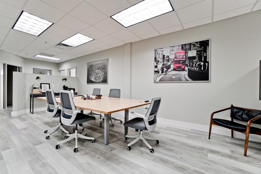 More Photos Of 2170 Main St, Sarasota Loft Creative Space For Sale