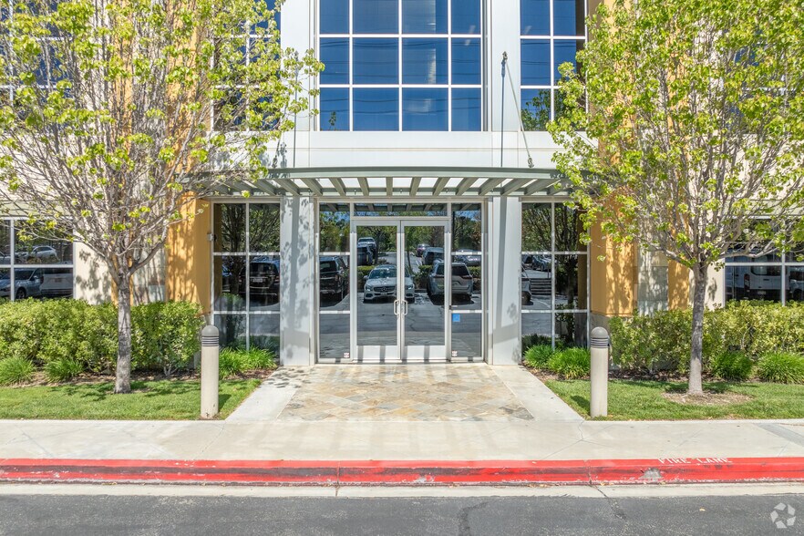 More Photos Of 27421 Tourney Rd, Valencia Medical For Lease