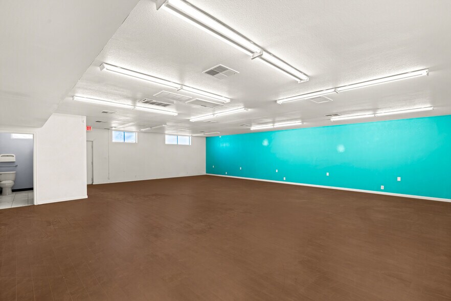 More Photos Of 830 E Sahara Ave, Las Vegas Office For Sale