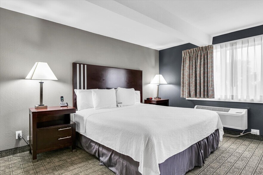 More Photos Of 1907 N Cunningham Ave, Urbana Hotel For Sale