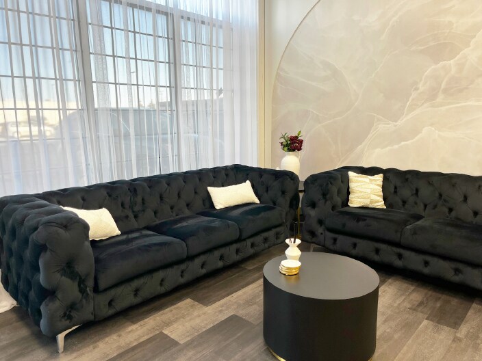 More Photos Of 3131 27th St NE, Calgary Storefront For Sale