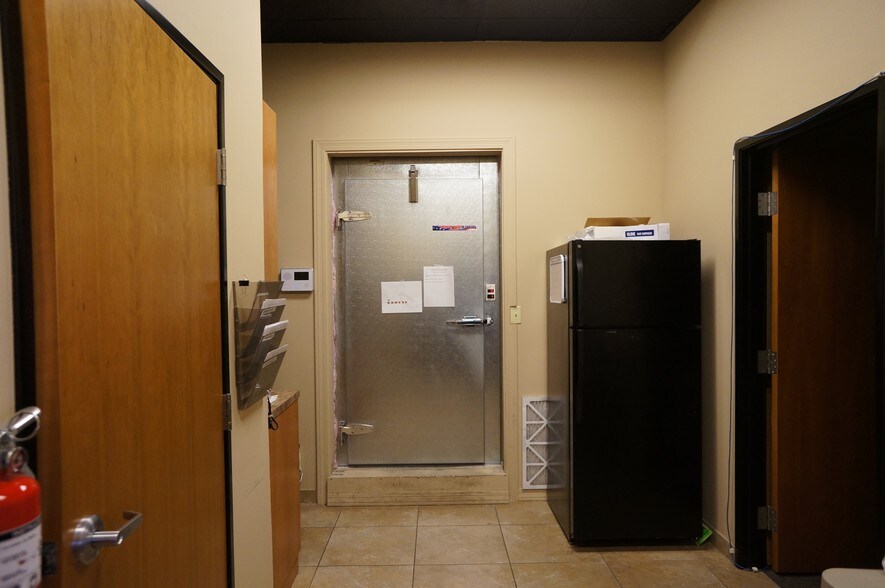 More Photos Of 7750 E Redfield Dr, Scottsdale Distribution For Lease