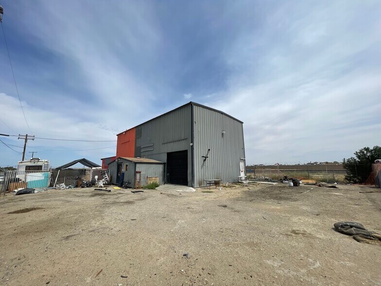 More Photos Of 45424 N Sierra Hwy, Lancaster Manufacturing For Sale