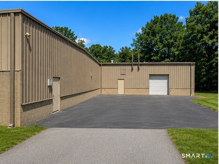 More Photos Of 15 Container Dr, Terryville Manufacturing For Sale