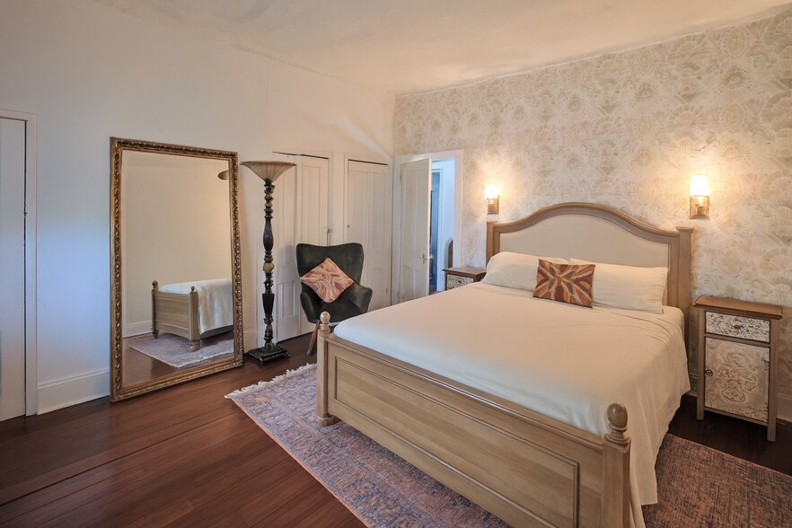 More Photos Of 76 S Main St, New Hope Storefront Retail Residential For Sale