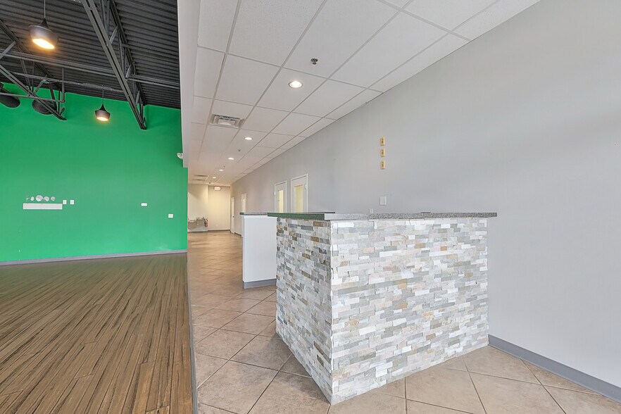 More Photos Of 1035 Vandercar Dr, Florence General Retail For Lease