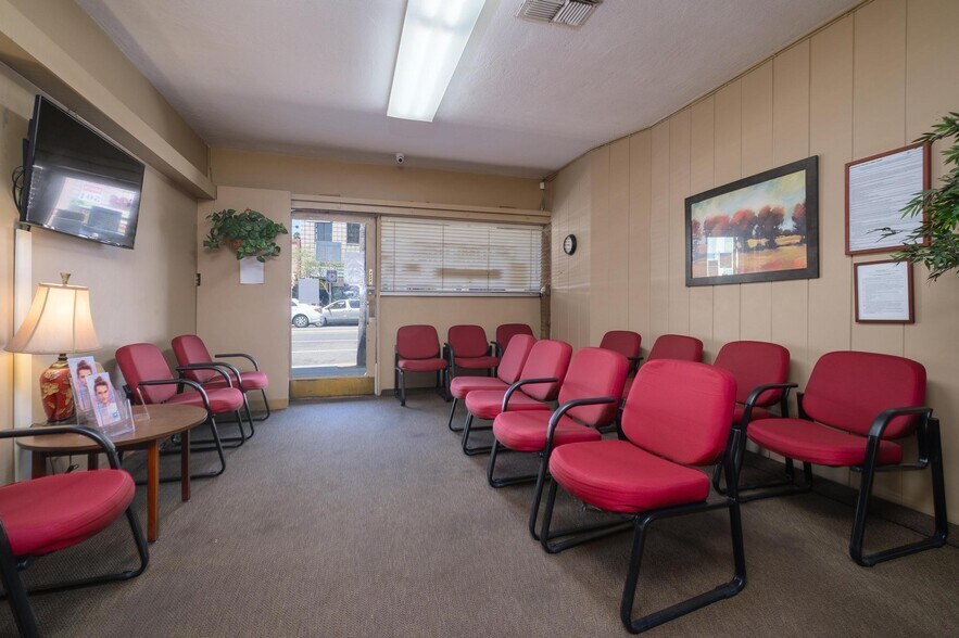 More Photos Of 810 N Avalon Blvd, Wilmington Storefront For Sale