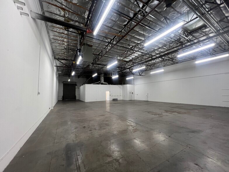 More Photos Of 3945 E Patrick Ln, Las Vegas Light Manufacturing For Lease