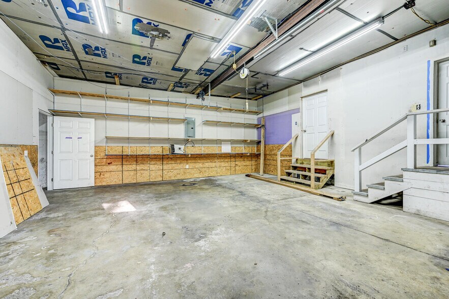 More Photos Of 1482 Seven Valleys Rd, York Flex For Sale