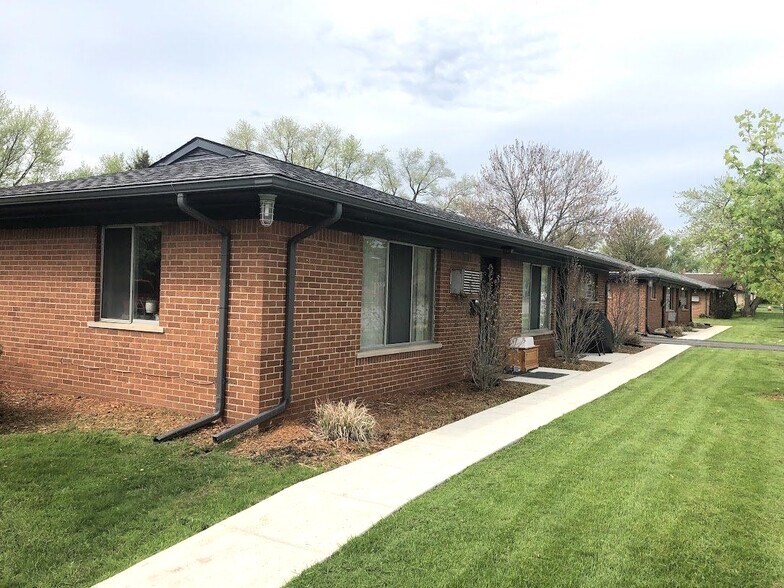 Primary Photo Of 2301 W 14 Mile Rd, Royal Oak Apartments For Sale