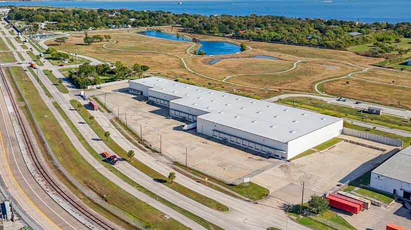 More Photos Of 1300 E Barbours Cut Blvd, La Porte Warehouse For Lease