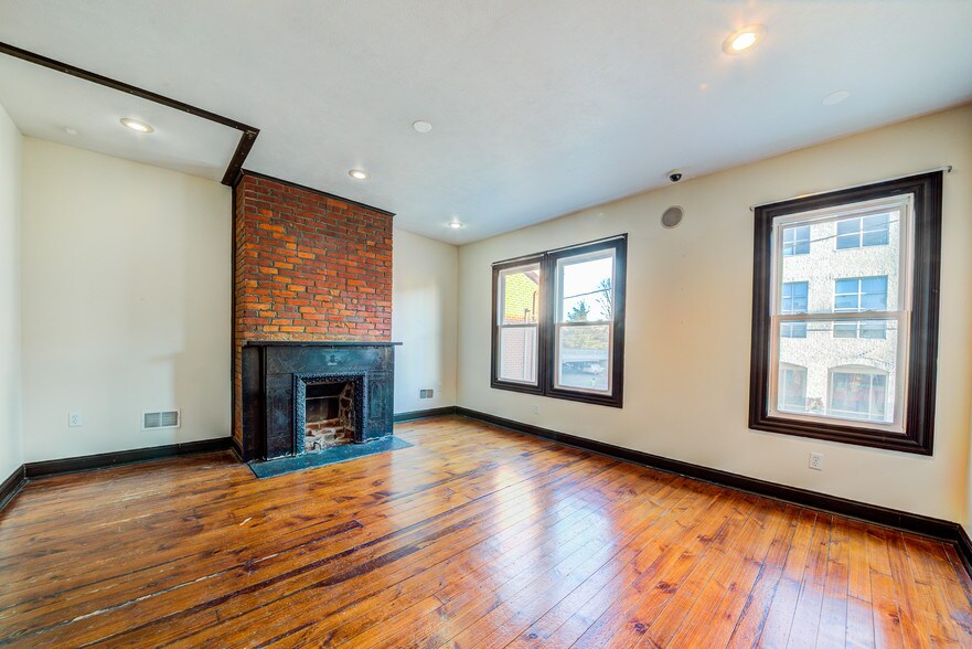 More Photos Of 5817 Ellsworth Ave, Pittsburgh Storefront Retail Office For Lease