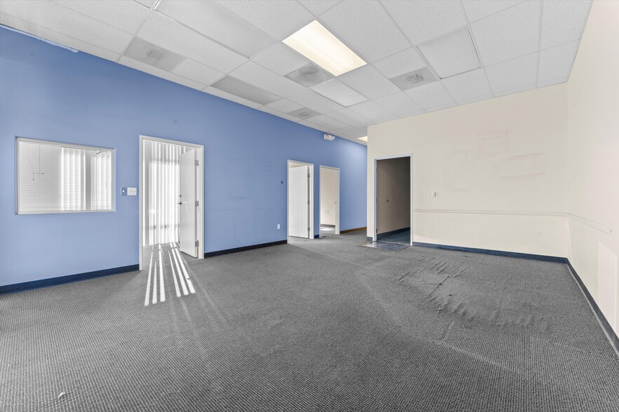 More Photos Of 39176-39532 10th St W, Palmdale Unknown For Lease