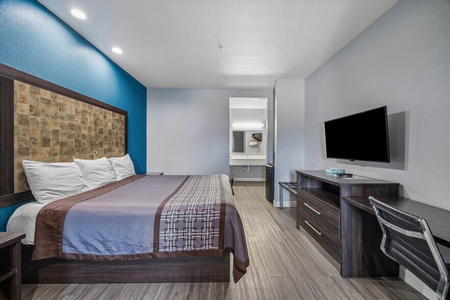 More Photos Of 9818 W Little York Rd, Houston Hotel For Sale