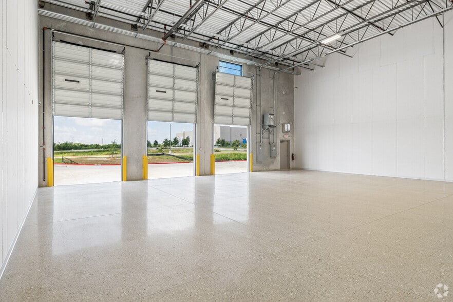 More Photos Of 19150 Marketplace Ave, Kyle Manufacturing For Lease