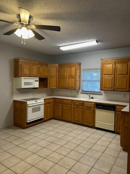 More Photos Of 6709 Wayne Dr, North Little Rock Service For Lease