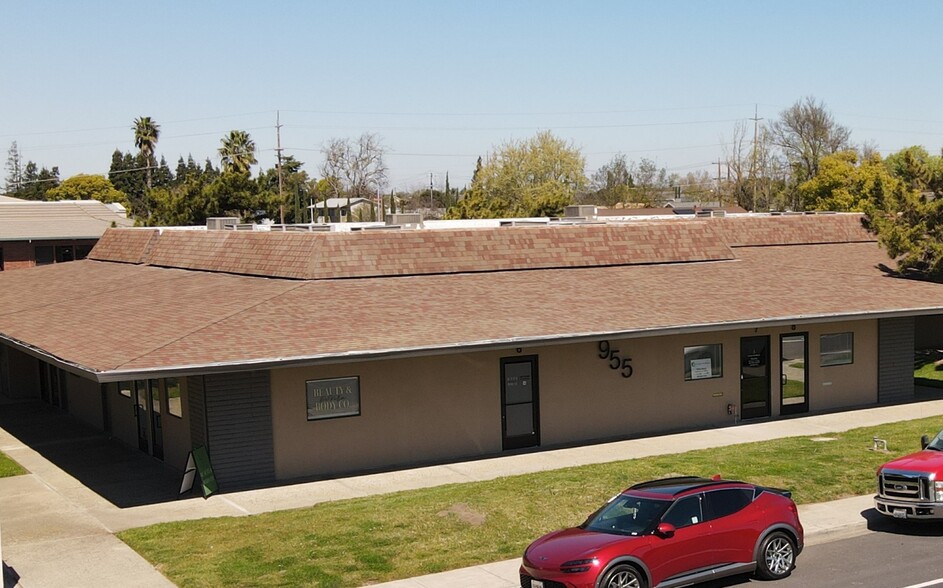 Primary Photo Of 955 W Center St, Manteca Office For Sale