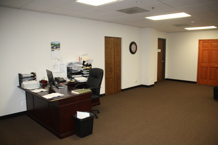 More Photos Of 17W662 Butterfield Rd, Oakbrook Terrace Office For Lease