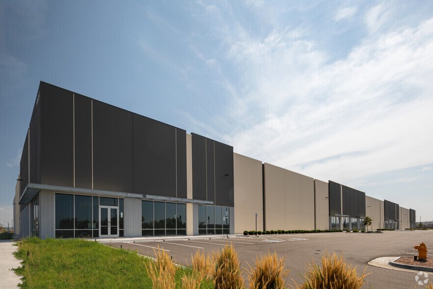 More Photos Of 7955 S Potomac St, Englewood Unknown For Lease