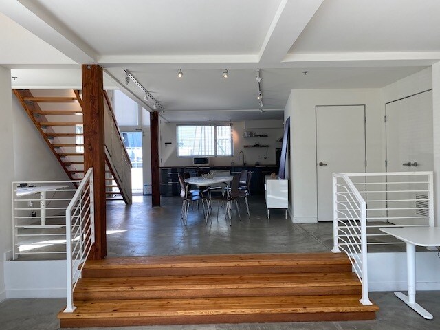 More Photos Of 615 Hampton Dr, Venice Apartments For Sale