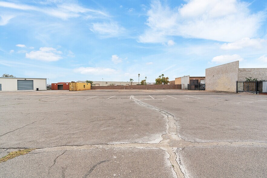 More Photos Of 648 Joey Ln, Henderson Manufacturing For Lease