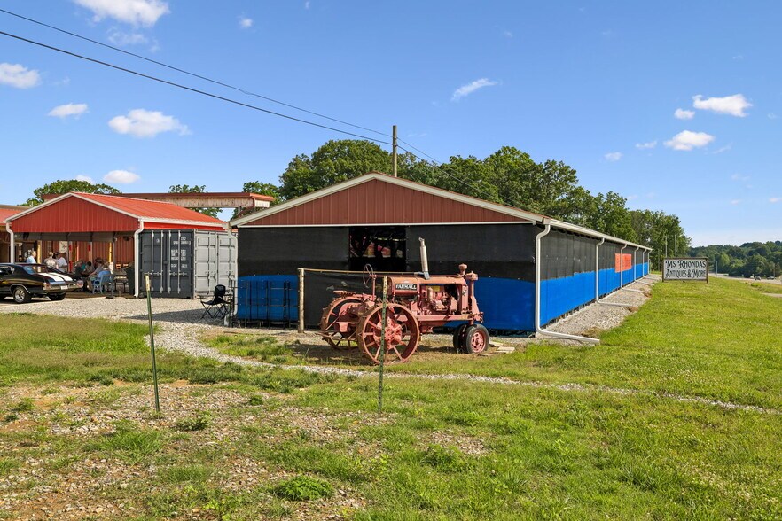 More Photos Of 4070 Old Highway 431, Greenbrier Freestanding For Sale