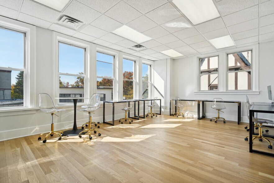 More Photos Of 2-4 Garber Sq, Ridgewood Restaurant For Sale