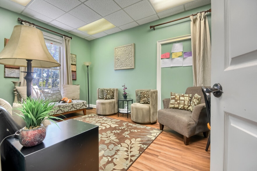 More Photos Of 130 Vann St, Marietta Office For Sale