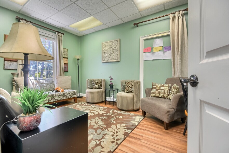 More Photos Of 130 Vann St, Marietta Office For Sale