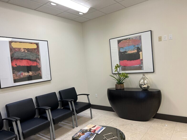 More Photos Of 2534 SE Santa Barbara Pl, Cape Coral Medical For Sale